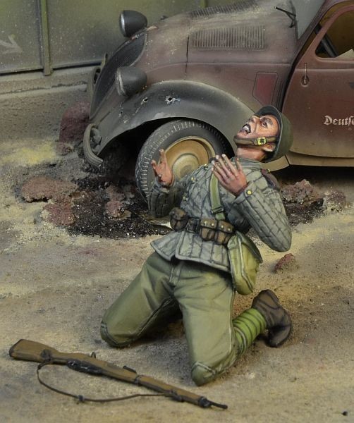 35177 – Dying Soviet Trooper , Berlin 1945
