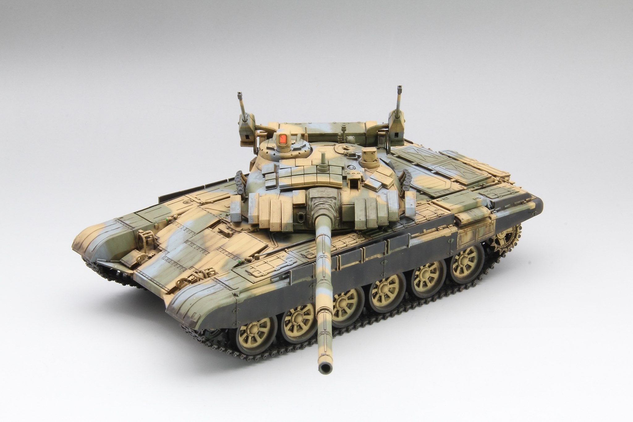 Amusing Hobby Slovak T 72m2 Moderna Armorama