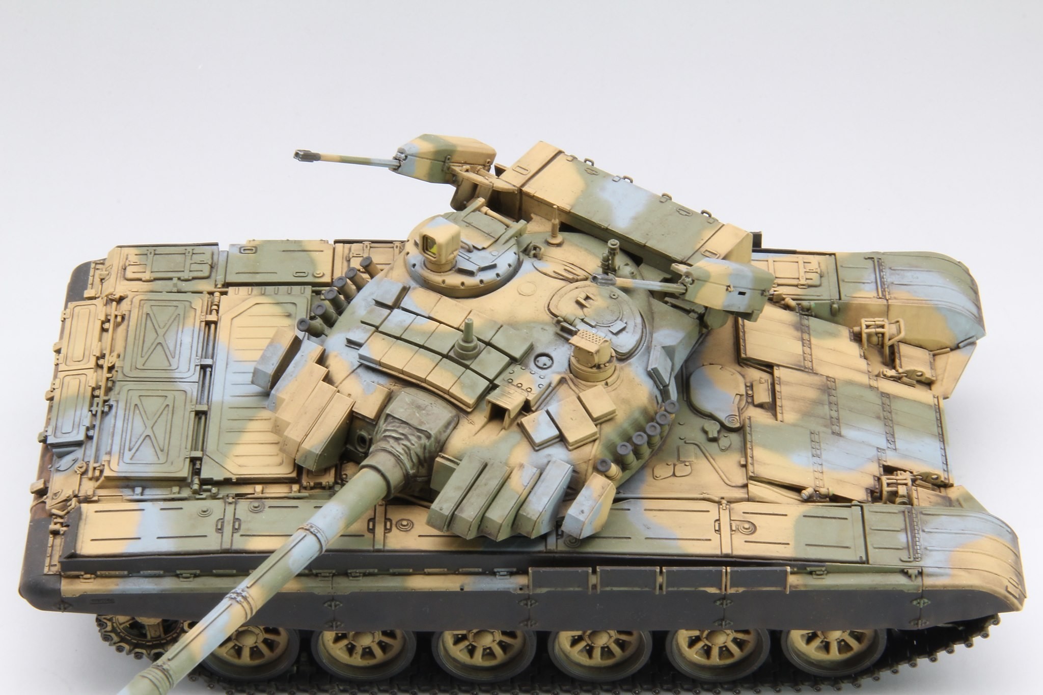 Amusing Hobby Slovak T 72m2 Moderna Armorama