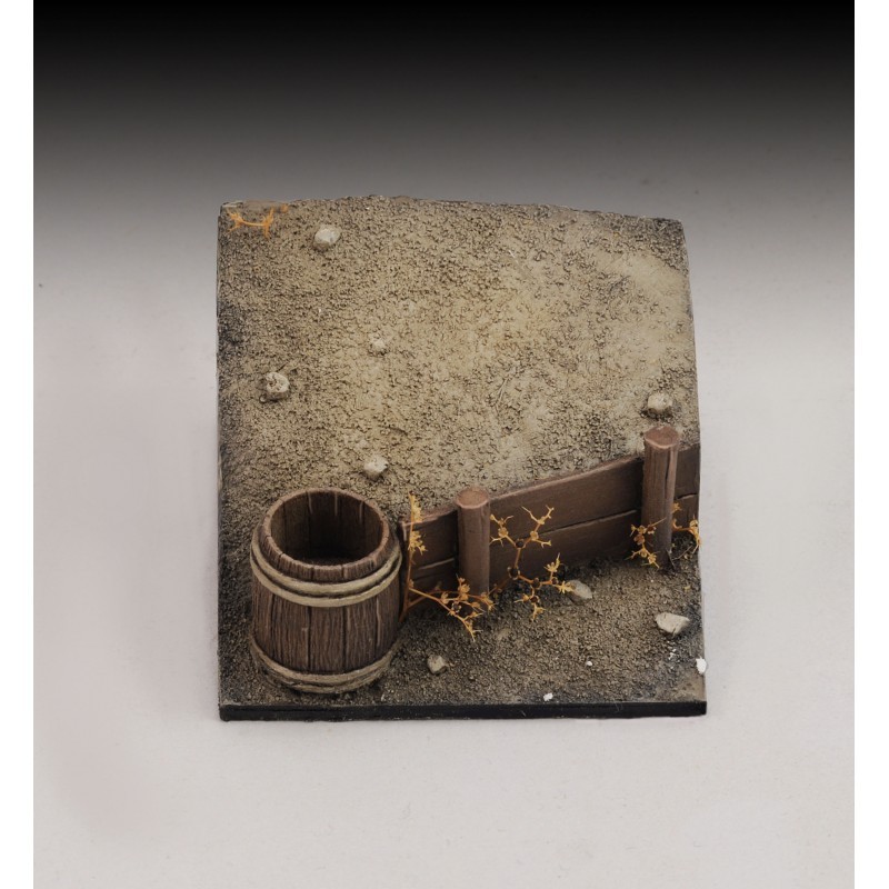 920 - Base with Bucket and Wooden Wall (1/35-1/32 scale)
