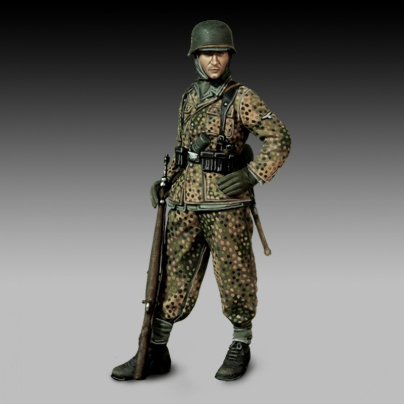 918 - Waffen SS Grenadier with rifle - WWII (1/72)