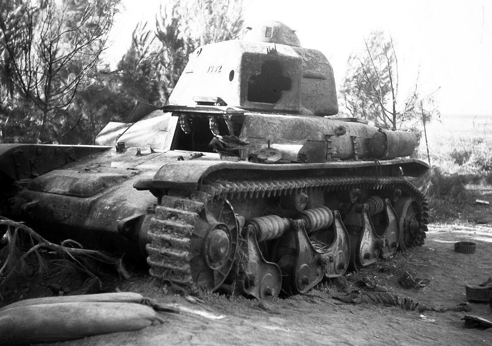 183 and 184: These two photographs show a knocked-out Renault R35 at Degania Alef,
