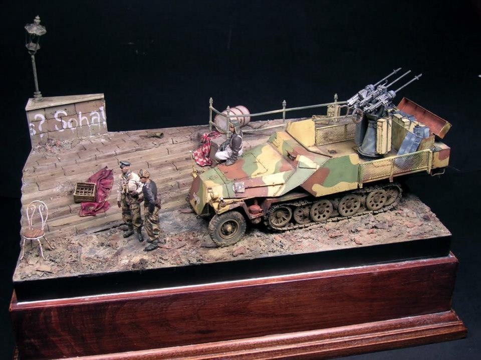 The inspirational work that inspired his on version of this model albeit much, much, smaller than 1/35 diorama of Aron Vrbovszki (AFV N°49)