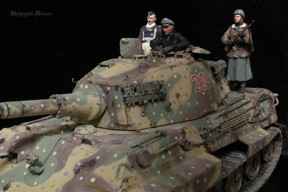 King Tiger King Tiger 'SS-Pz. Abt-501 Red 204 | Armorama™