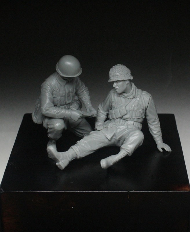 ms-0092 Wounded US Paratrooper & Medic WW2