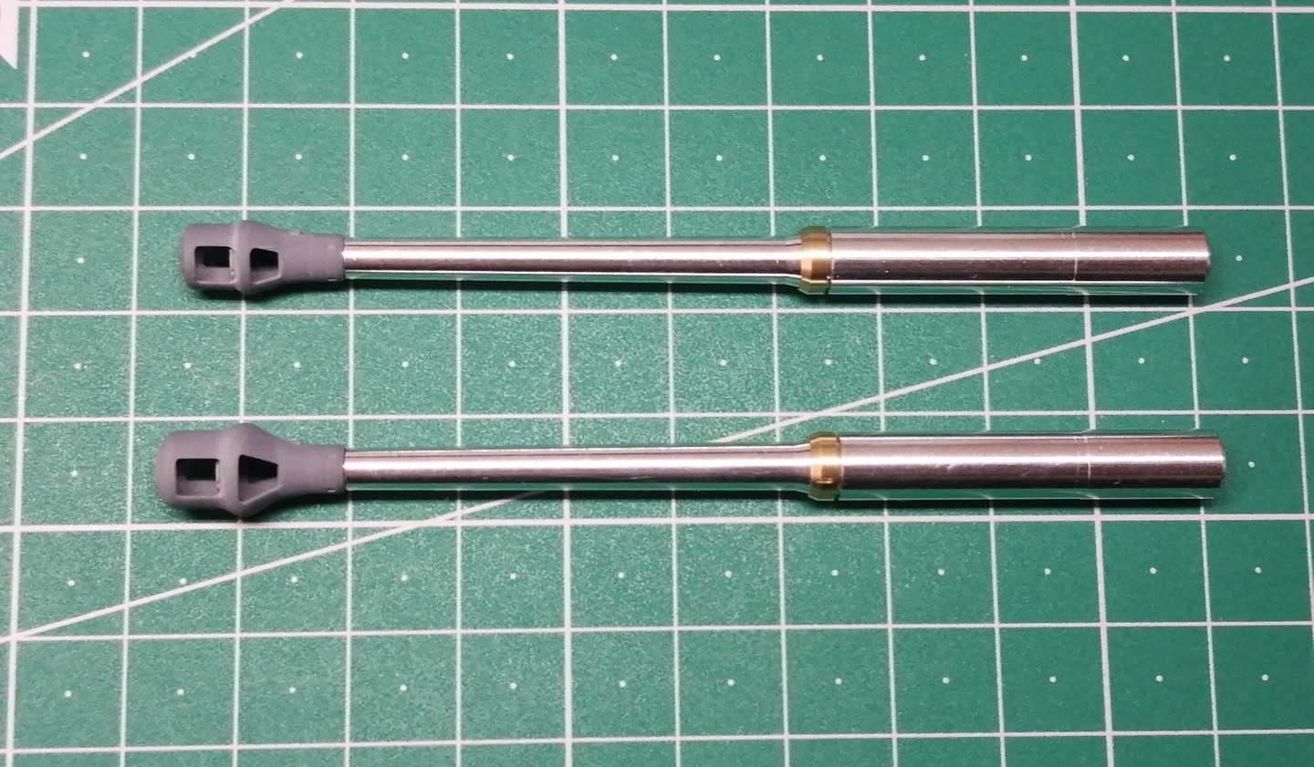 Comparison of the two barrels with different muzzle brakes, Late Model on top