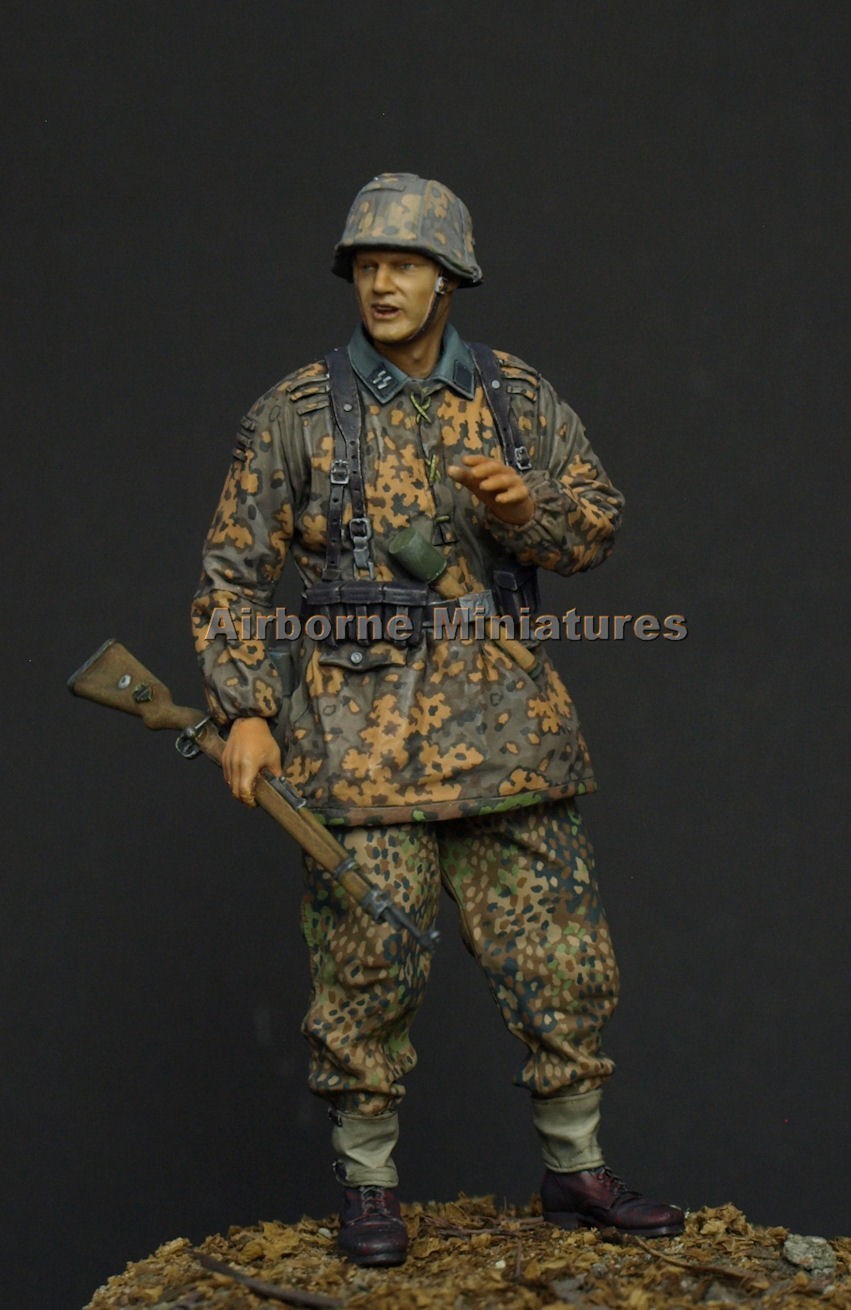 Waffen SS with Kar98k in .1:16 , 1:24 and 1:35 scale