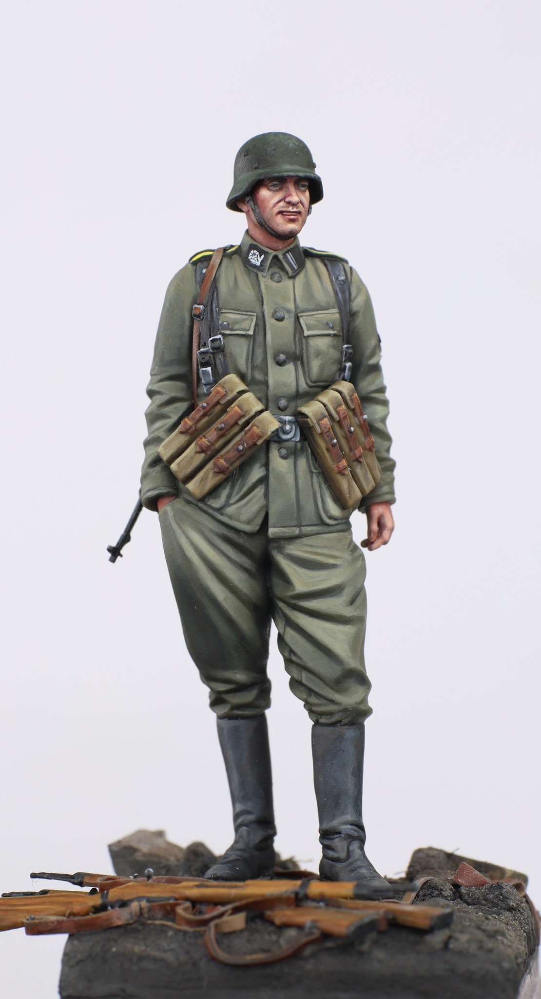 TB-35229 1/35 Waffen SS Soldier (WW II) #1