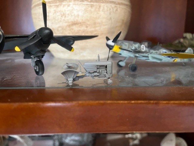 comparison against an Airfix Mosquito B XVI and a Tamiya Mersu.