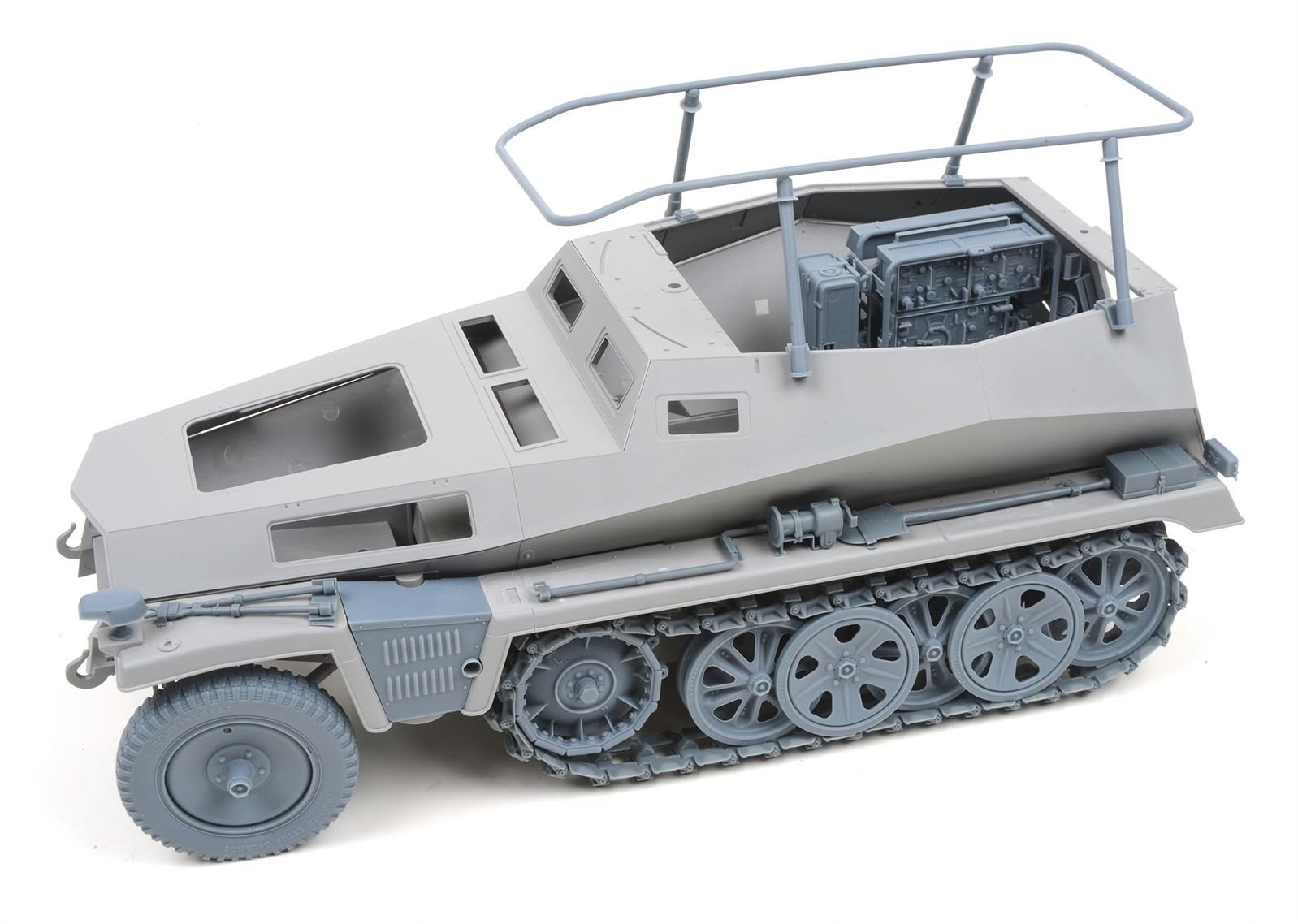 16252 1:16 Sd.Kfz.250/3 Leichter Funkpanzerwagen Ausf.A Conversion