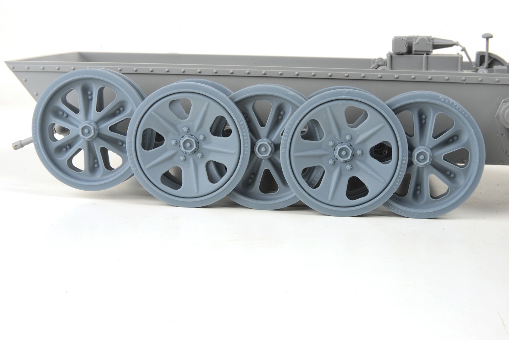 16244 1:16 Sd.Kfz. 250 Corrected Road Wheels