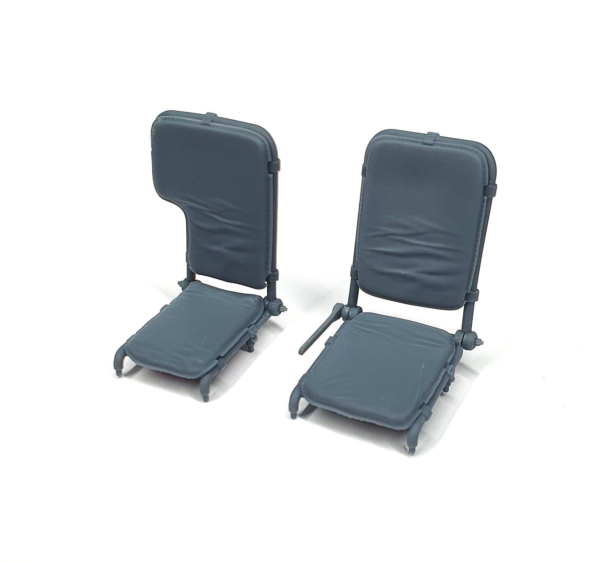 16s-055 	  Sd.Kfz 250 improved front seats (2 pcs)