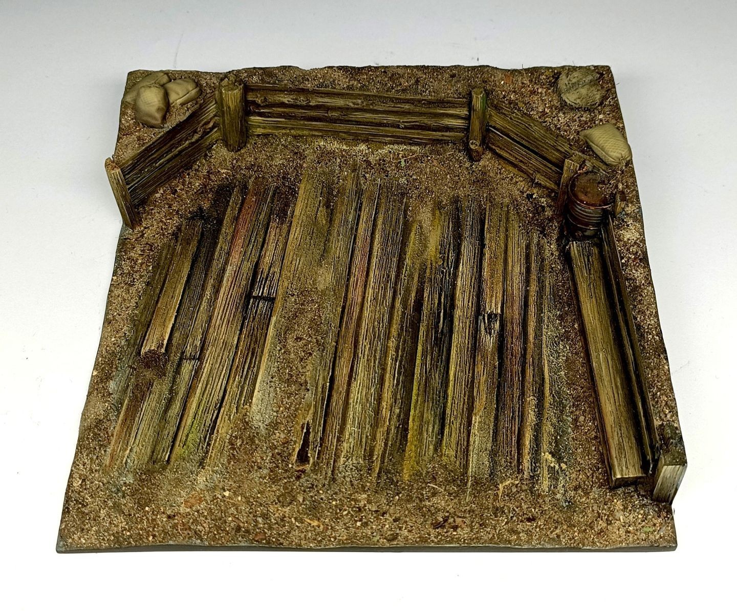 DIO-053 	  Reinforced base for AT gun (15 x 15 cm)