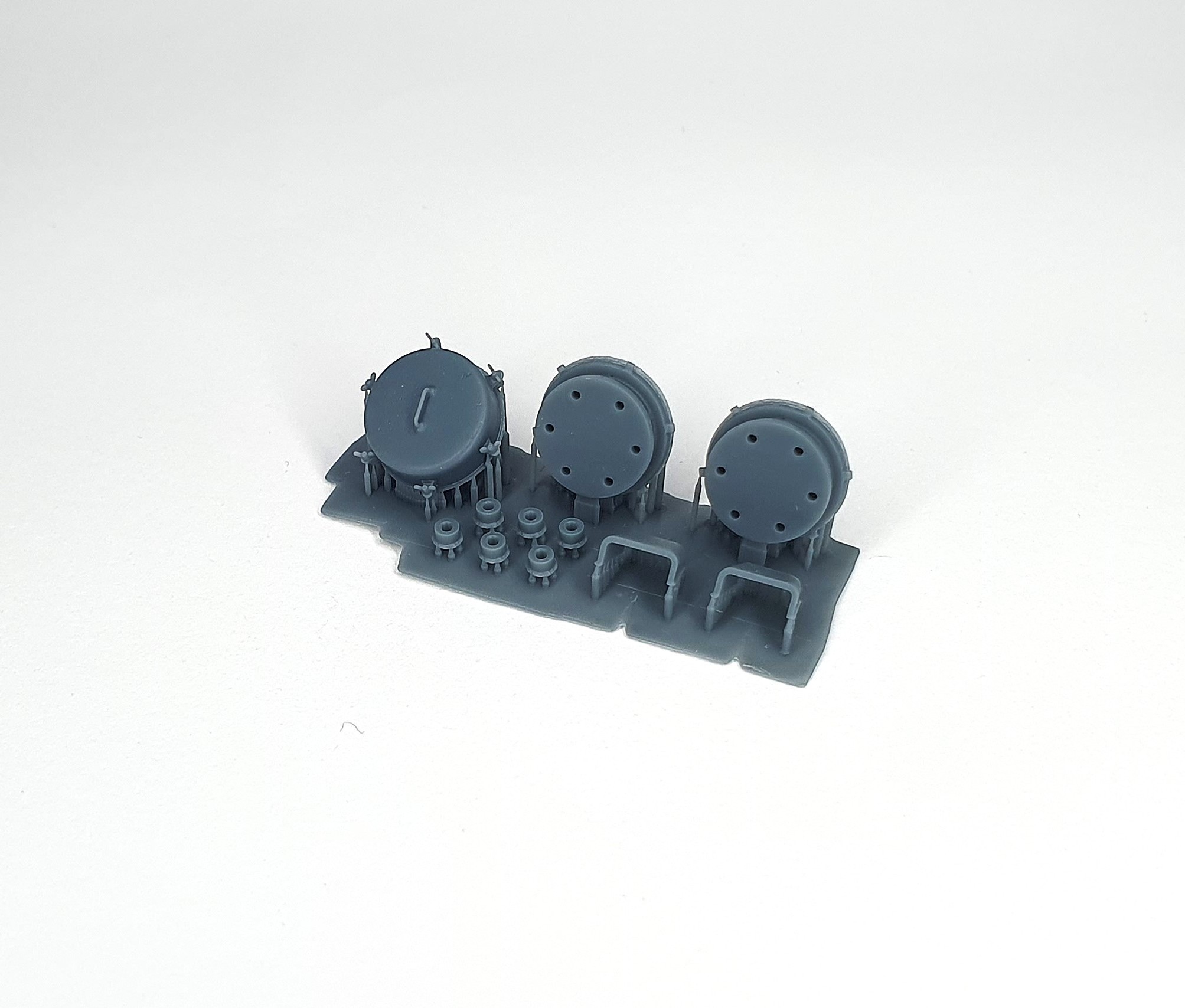 AFVs35-221 	  Ventilator set for King Tiger