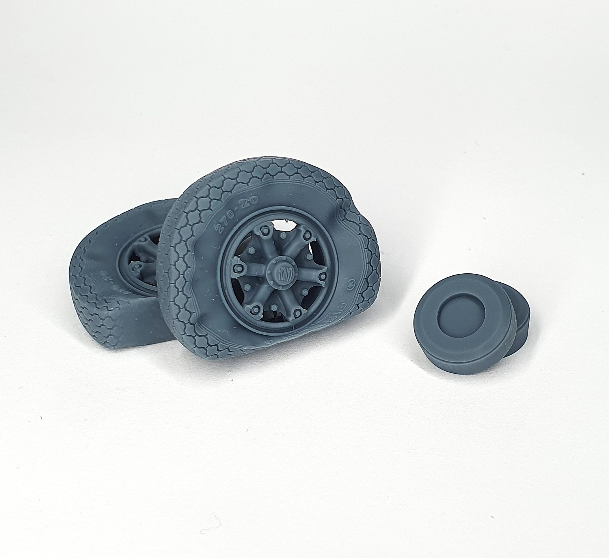 AFVs35-230 	  Lancia 3Ro front road wheels flat tires (type 2)