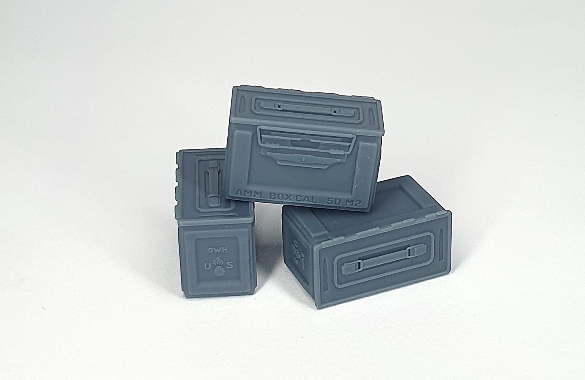 16s-064 	  US 50 cal ammo boxes (6 pcs)