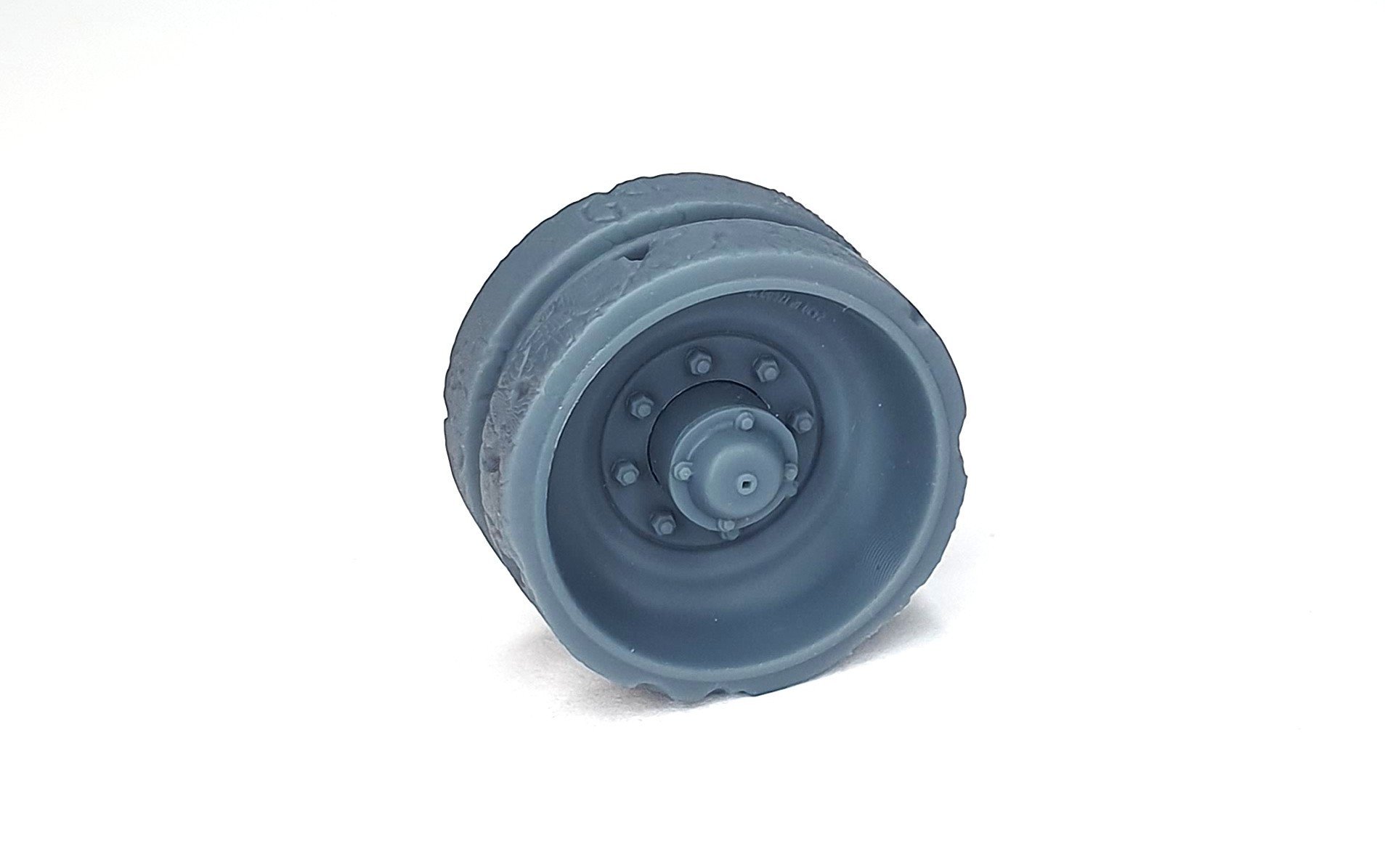 AFVs35-254 	  Leopard 2 MBT chassis damaged road wheels