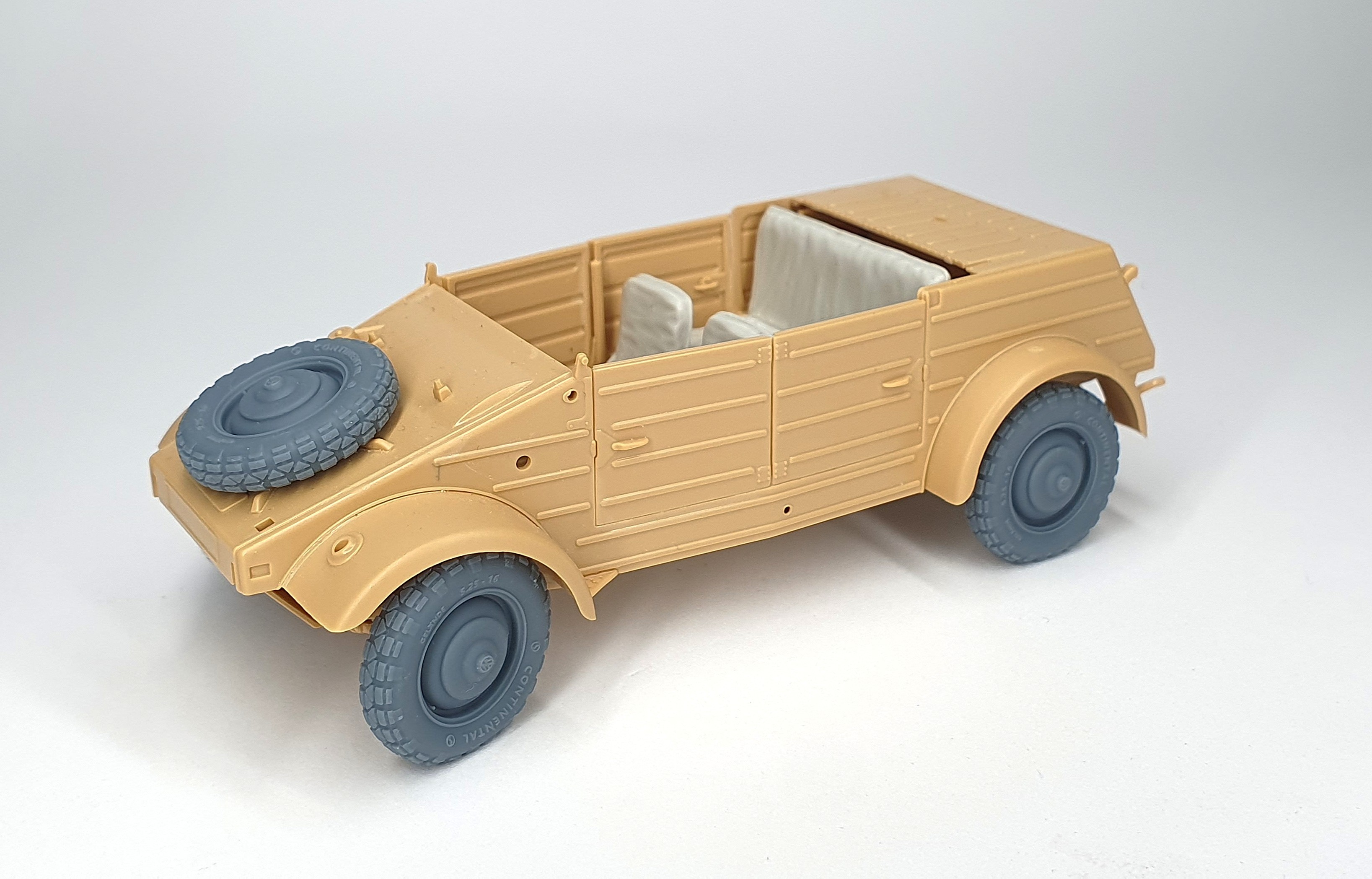 AFVs35-284 	  VW Kubelwagen road wheels with caps (weighted) type 3