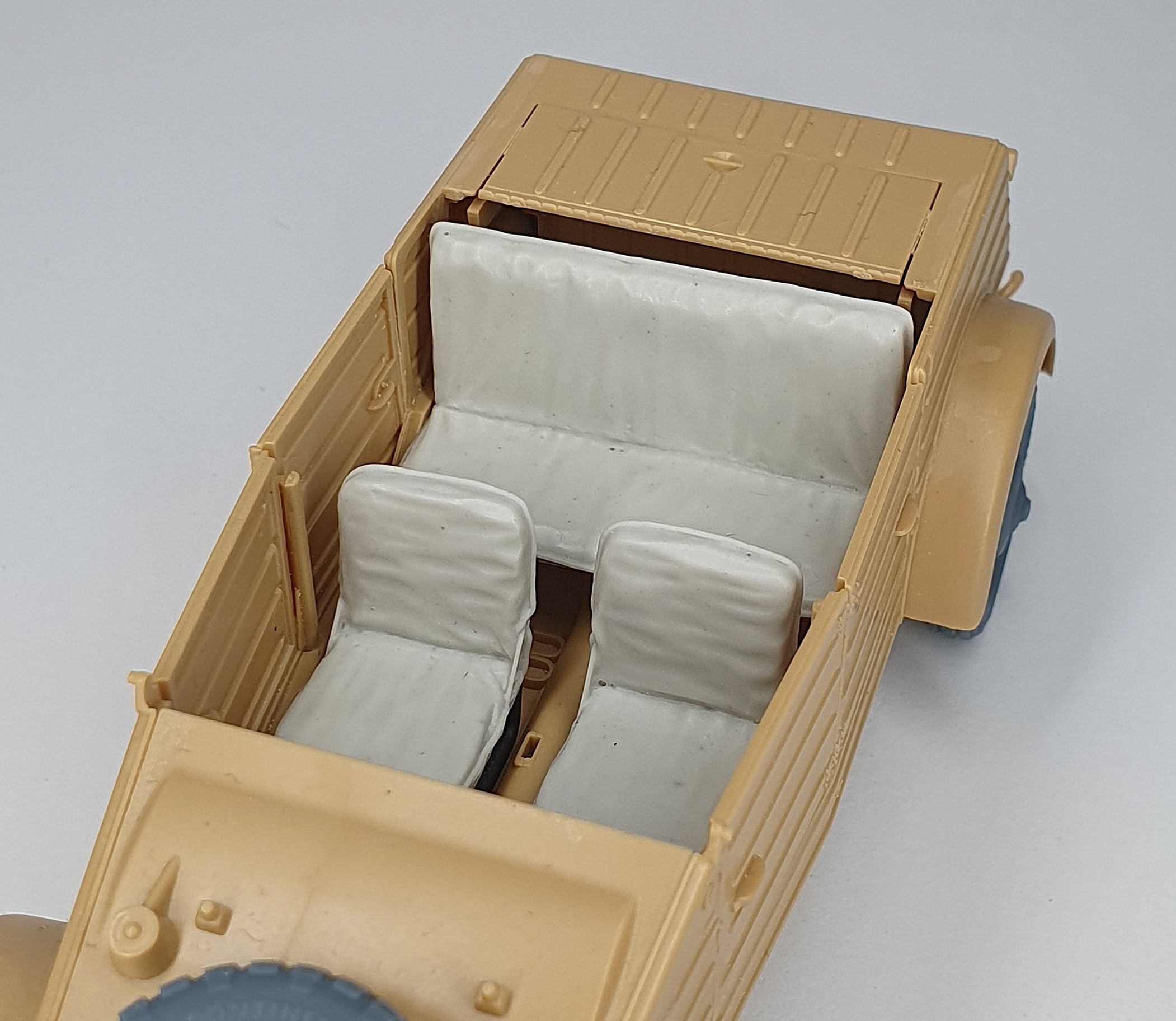 AFVs35-295 	  VW Kubelwagen improved seats (for Tamiya)