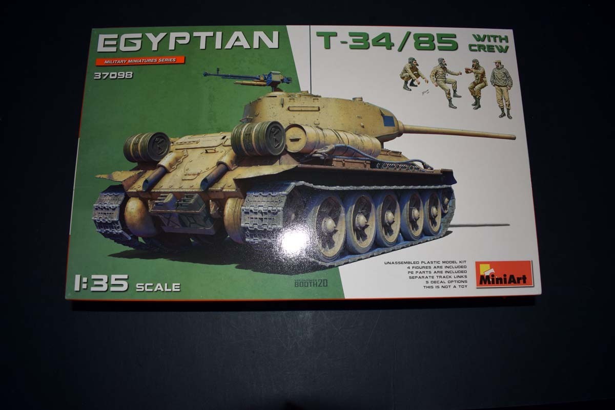 Egyptian T-34/85 with Crew