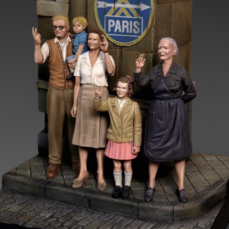 New Figure Sets from Royal Model