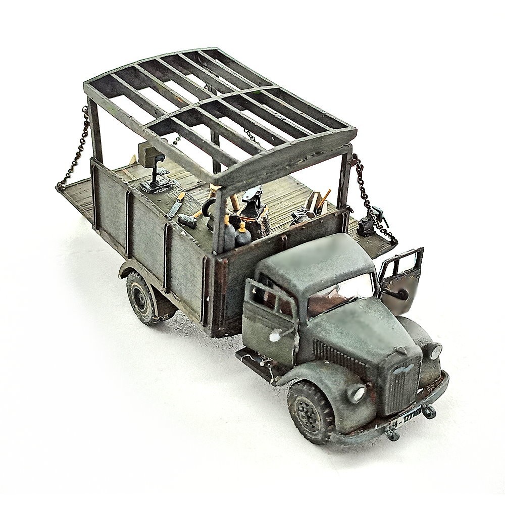 1/72 Opel Blitz field Workshop from Drums and Crates