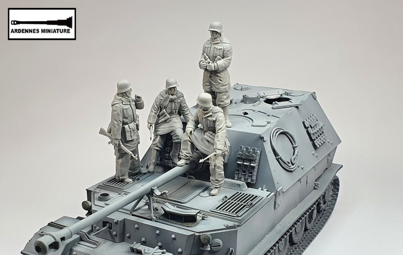 Ardennes New German Officer and Soldiers