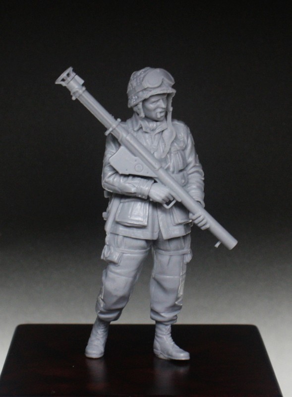 US Paratrooper w Bazooka