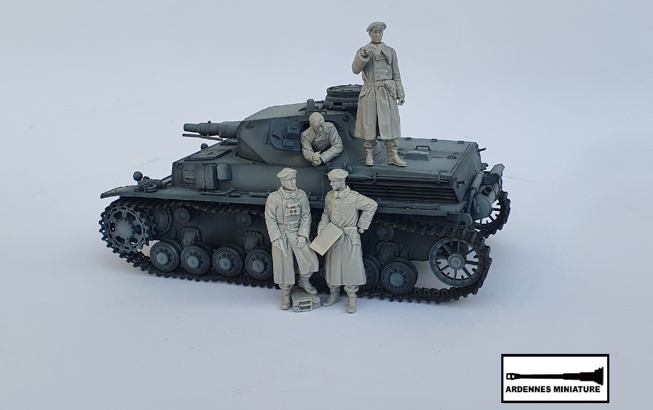 Ardennes Miniature German WW2 officers and Crewmen