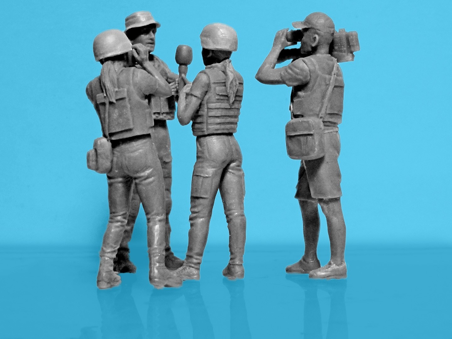 SOON ON SALE! Journalists in War (4 figures)