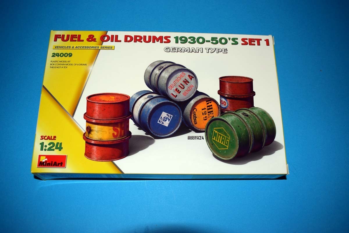 Fuel and Oil Drums 1930-50 Set 1 German Type