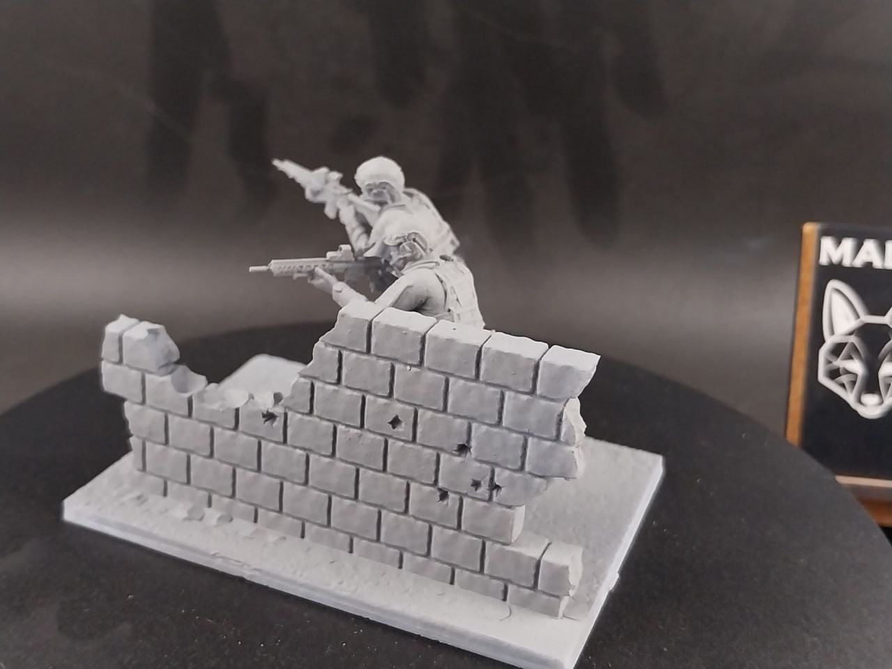 Figures of modern German soldiers
