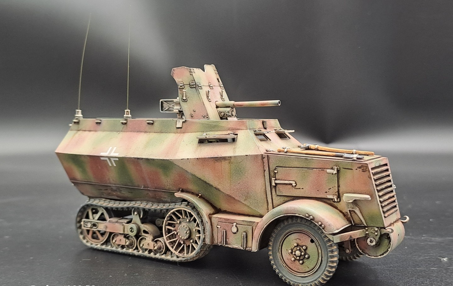 KM Model: Schuztenpanzerwagen U304(f) mit 3,7 cm PaK 36