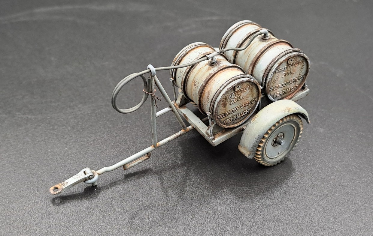 KM Model: Anhänger für 2 × 200 Liter Kraftstoff‑Faß