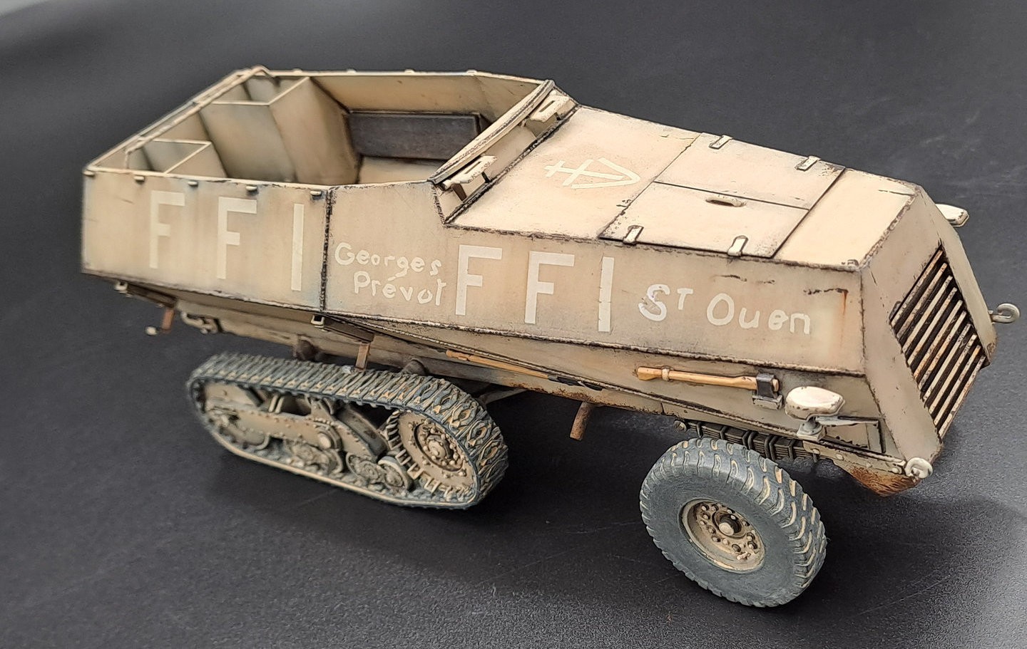 KM Model: Somua MCG 307 (f)