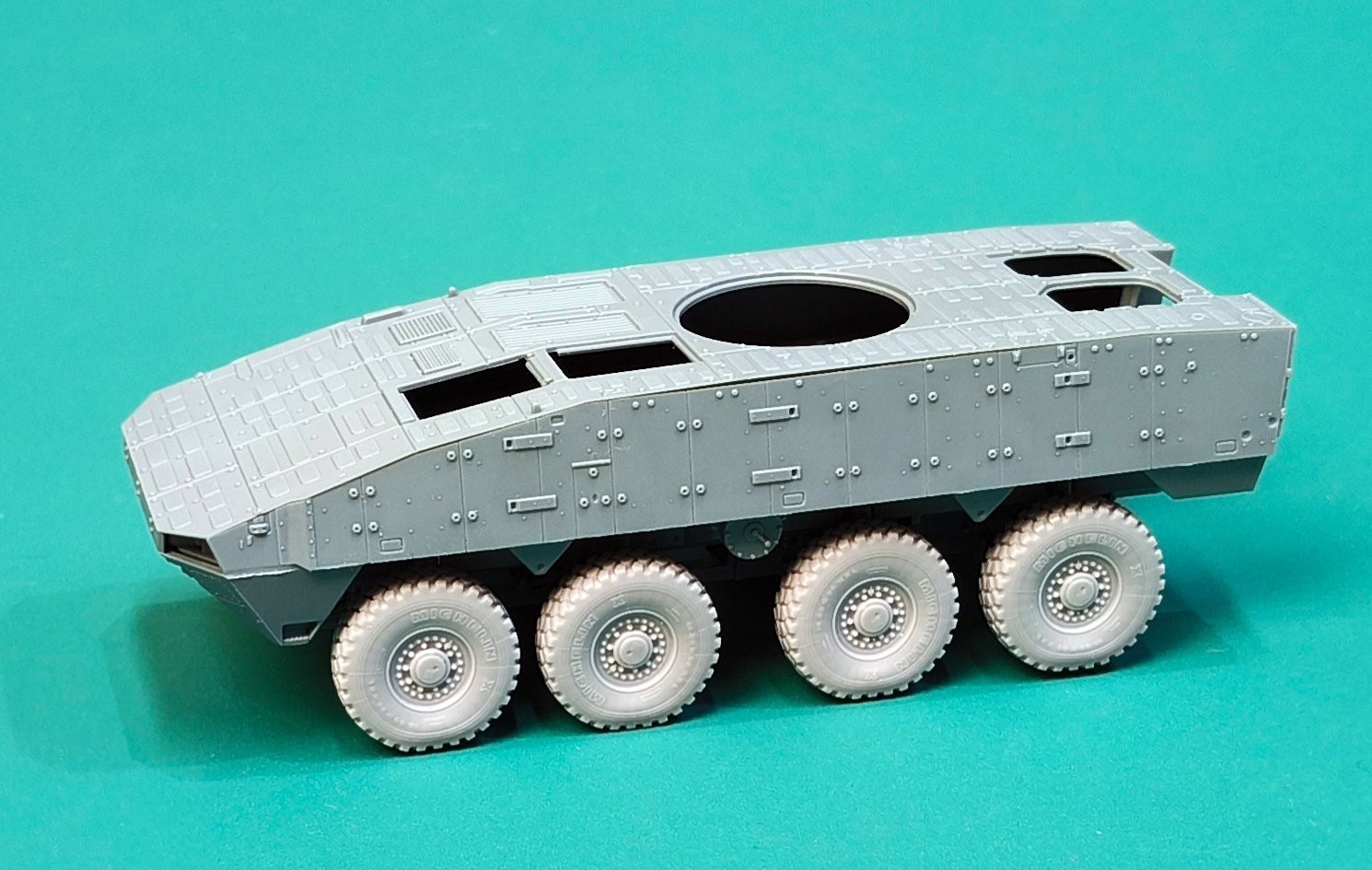 Eureka XXL: Rosomak Sagged Wheels